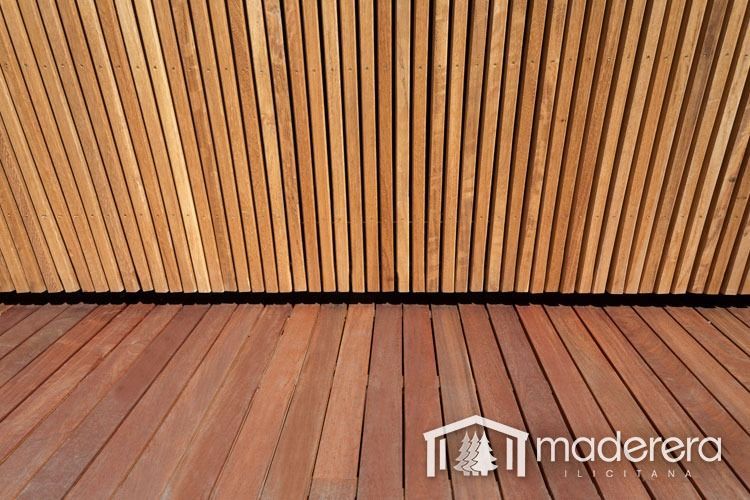 Una pared de madera con la palabra maderarera.