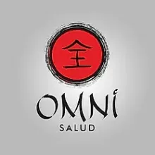 Logotipo de Omni Salud con un círculo rojo que contiene un carácter asiático y las palabras 