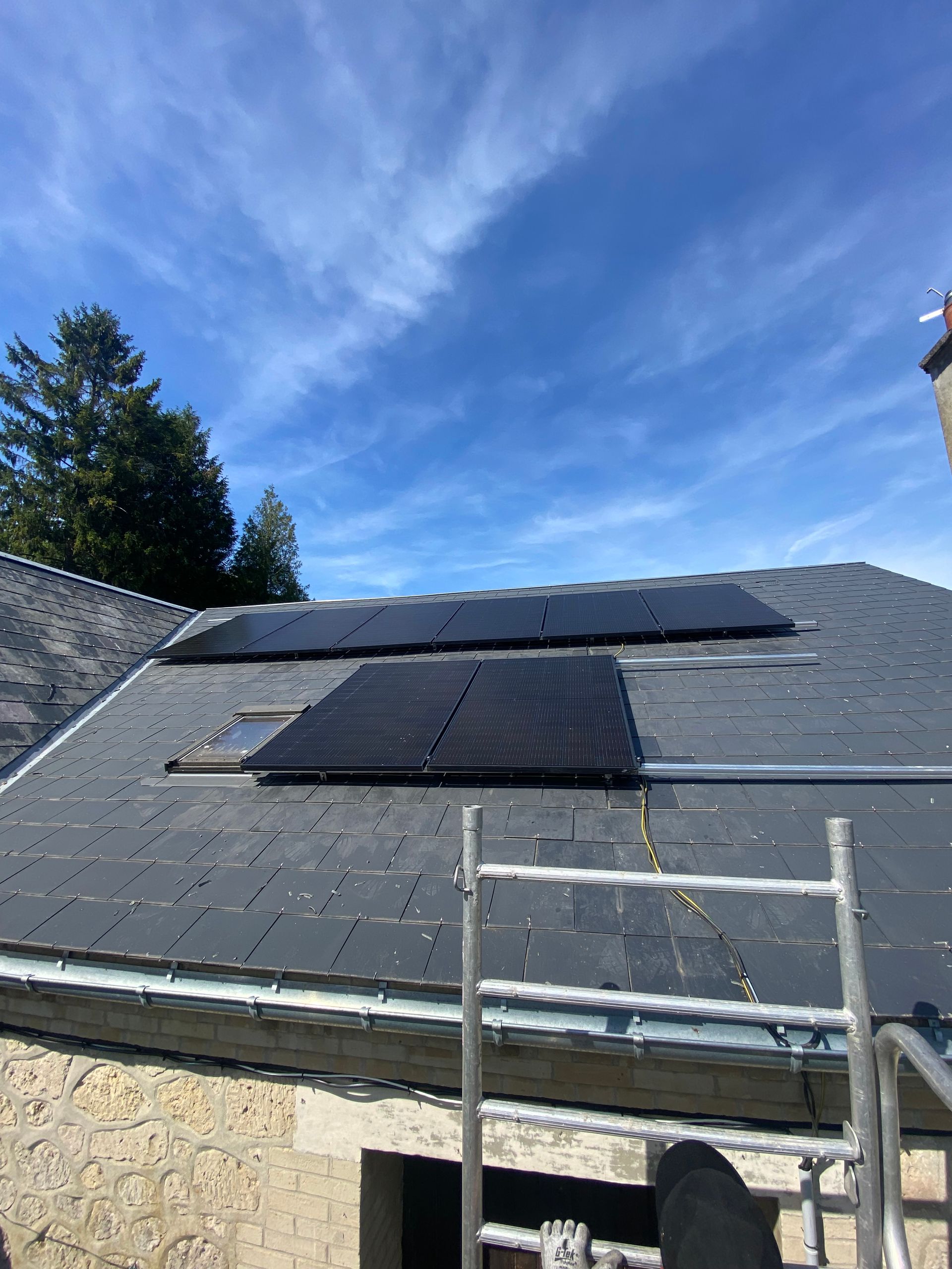 Ardoise en surimposition avec un échaffaudage