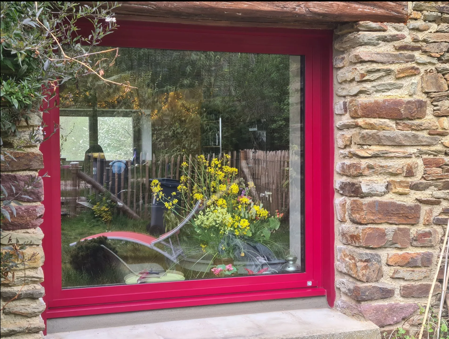 Fenêtre carrée rouge