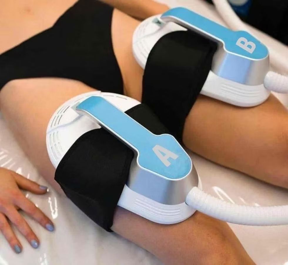 Machine d'électrostimulation sur des cuisses