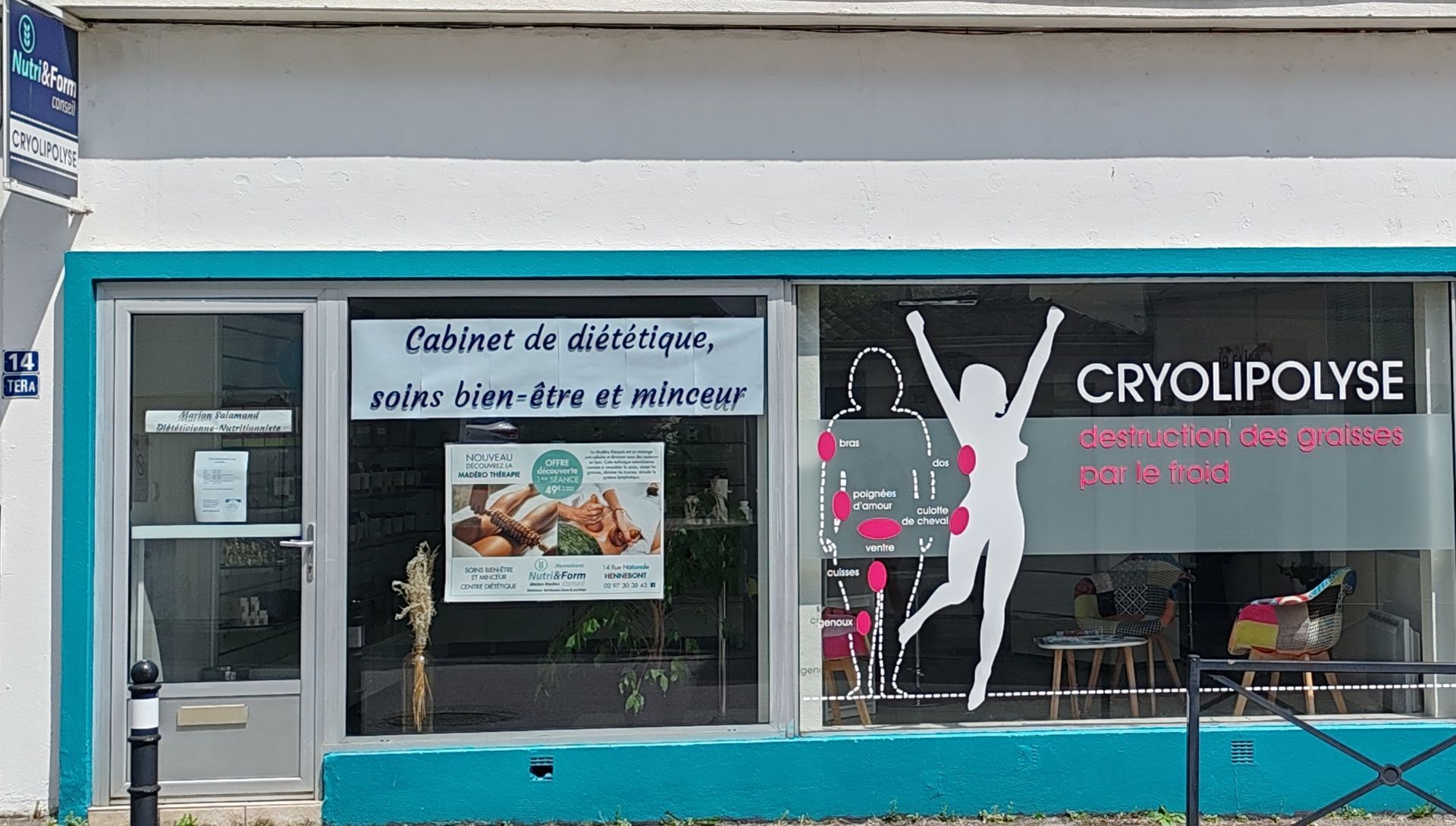 L'extérieur du cabinet.