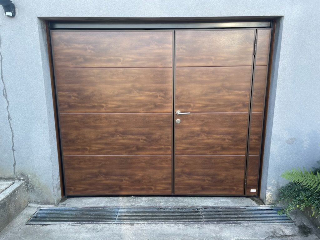 Une porte de garage.