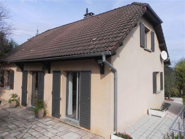 Deux paires de volets.