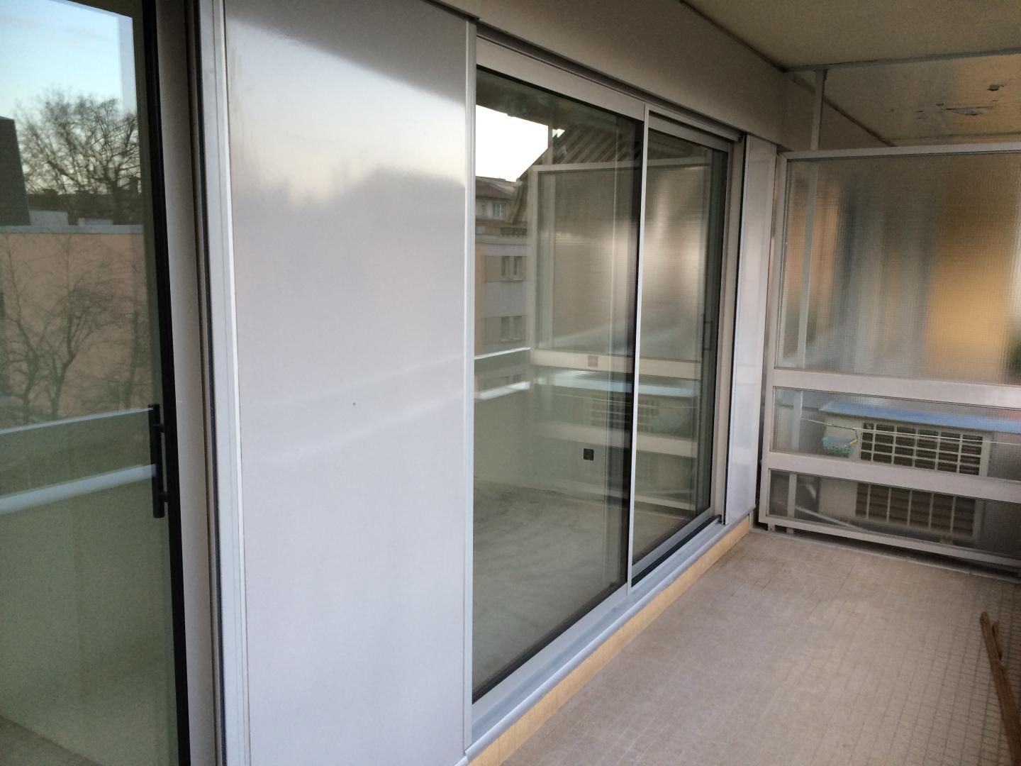 Des fenêtres d'une terrasse.