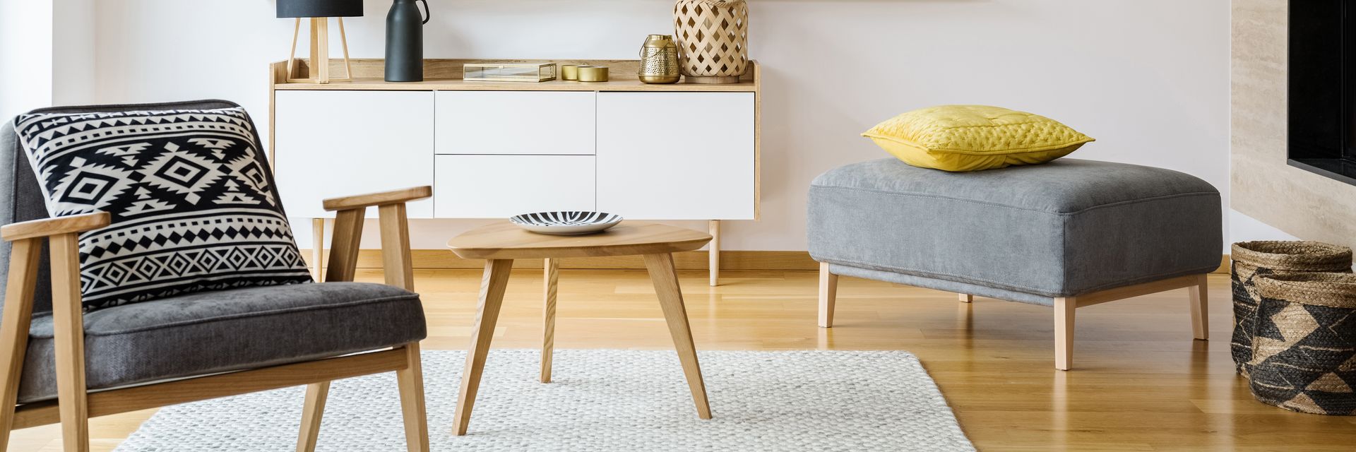 Du mobilier de salon posé sur un parquet