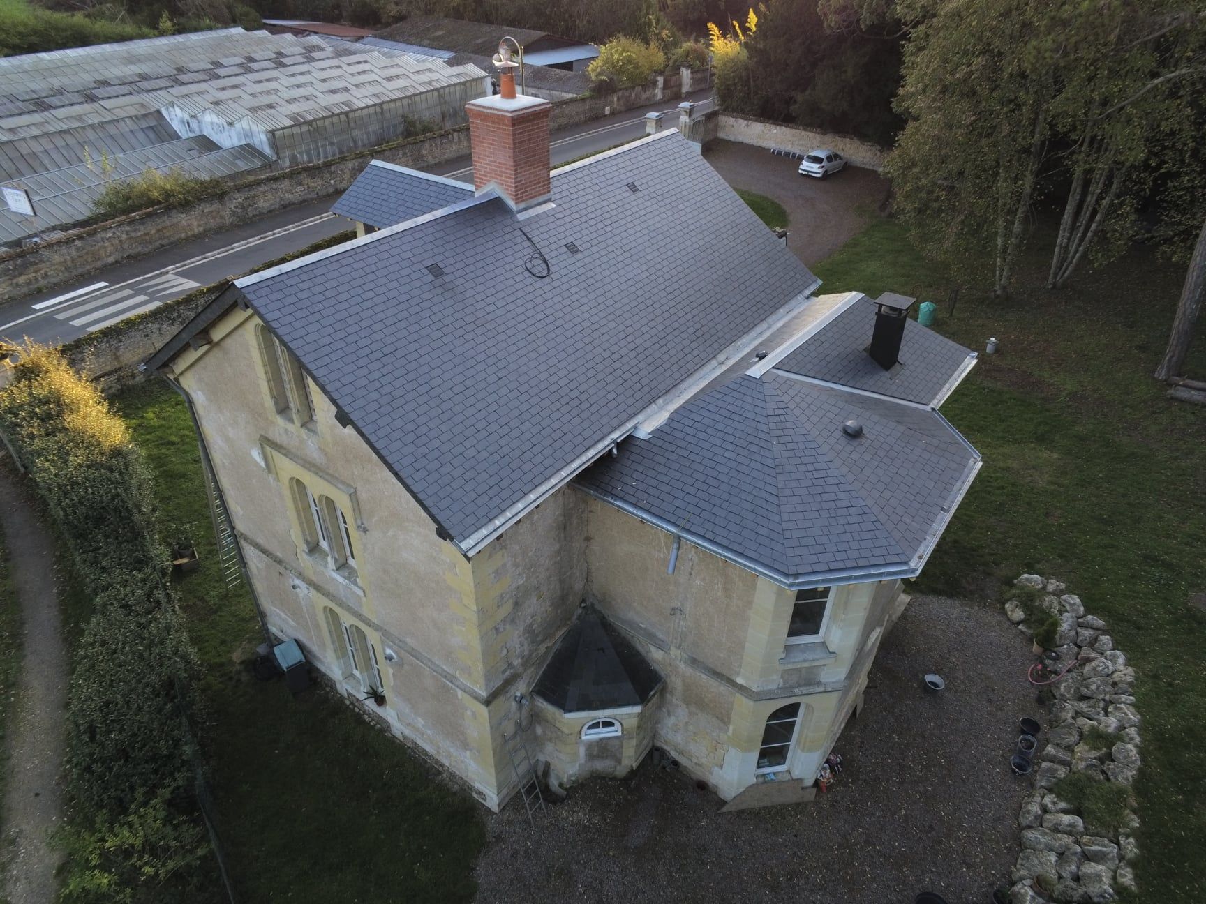Toit d'un logis en ardoise