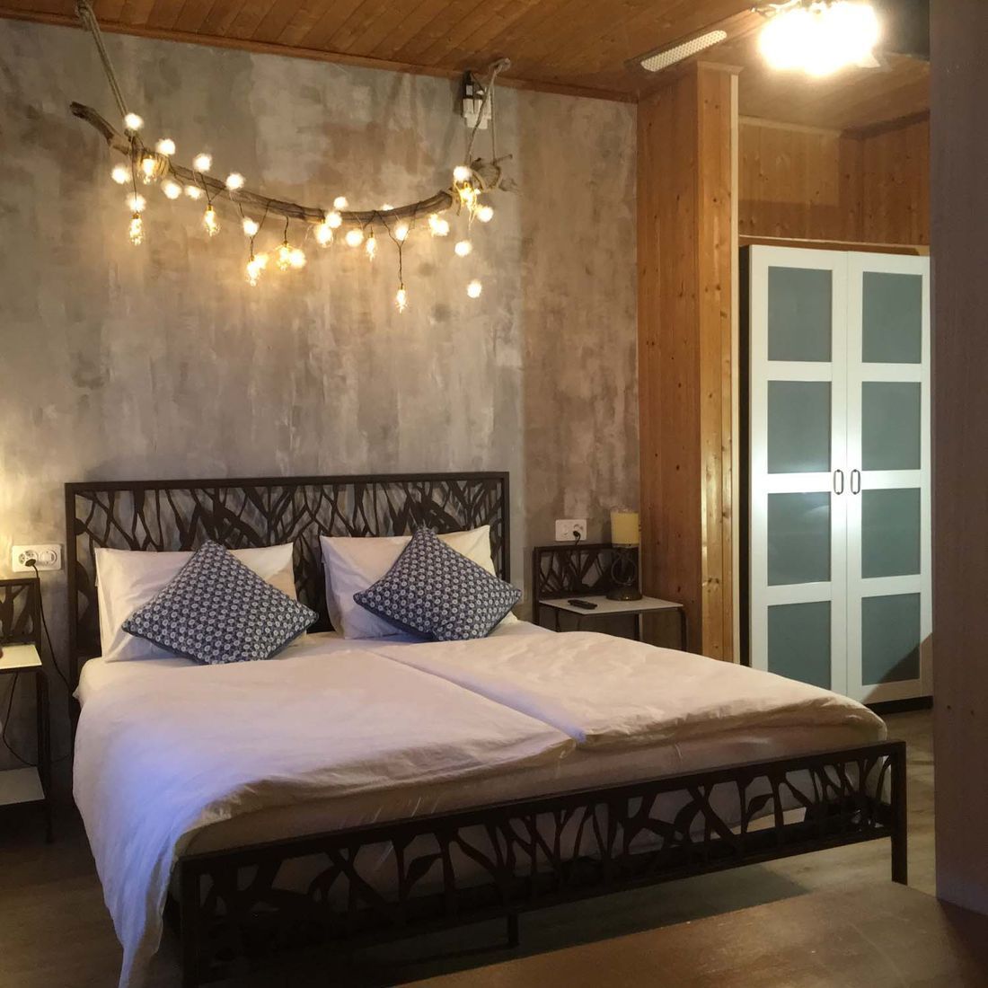 Zimmer mit Lichtkette | Hotel Al Boccalino | Zimmer mit Balkon, Familienzimmer, hundefreundlich, am Luganersee | Melide, Tessin