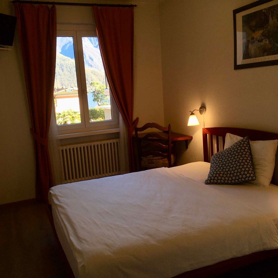 Zimmer mit Lichtkette | Hotel Al Boccalino | Zimmer mit Balkon, Familienzimmer, hundefreundlich, am Luganersee | Melide, Tessin