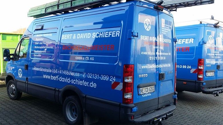 Blauer Firmentransporter
