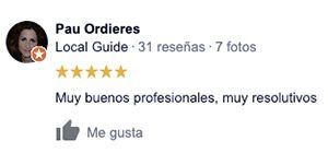 Una reseña de una guía local en español con un pulgar hacia arriba.