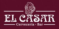 Logotipo morado de "El C&eacute;sar" con icono de jarra de cerveza y las palabras "Cervecer&iacute;a &middot; Bar" sobre un fondo granate.