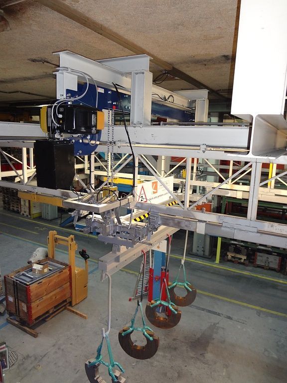  Industrie-Hub- und Senkstation (Hängebahn)