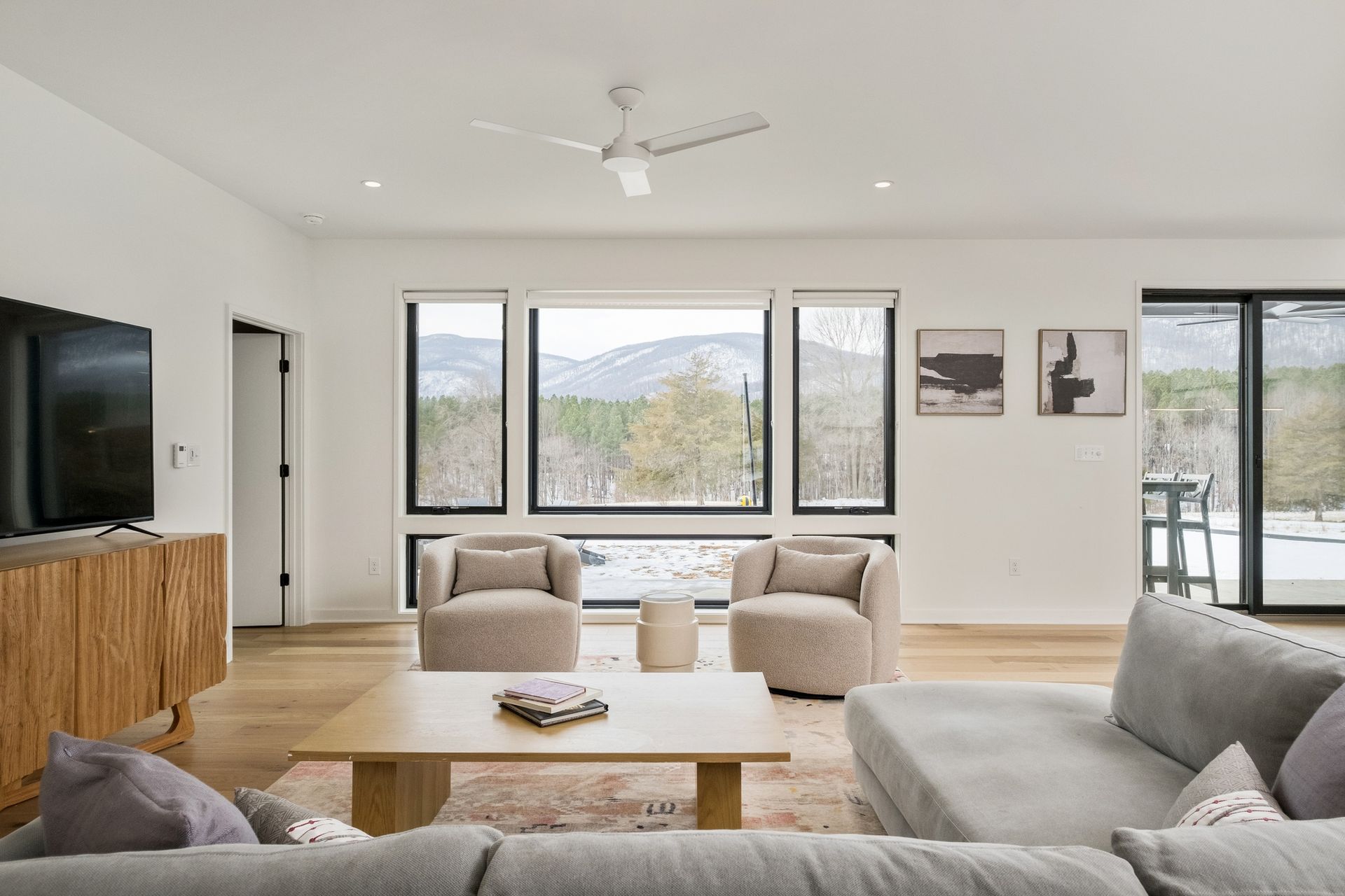 A living room with mountain views in Afton.