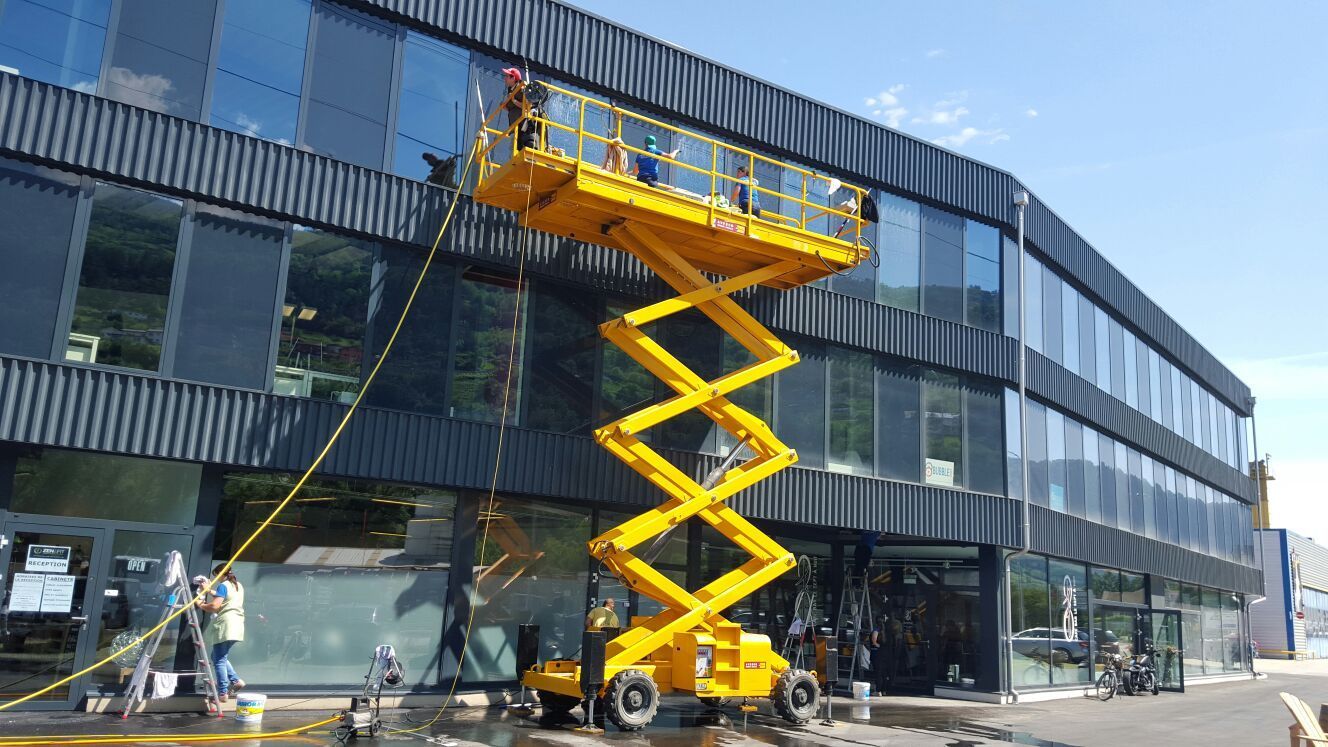 Nettoyage de la façade et vitres - Bâtiment Econopole 2016 - Sion