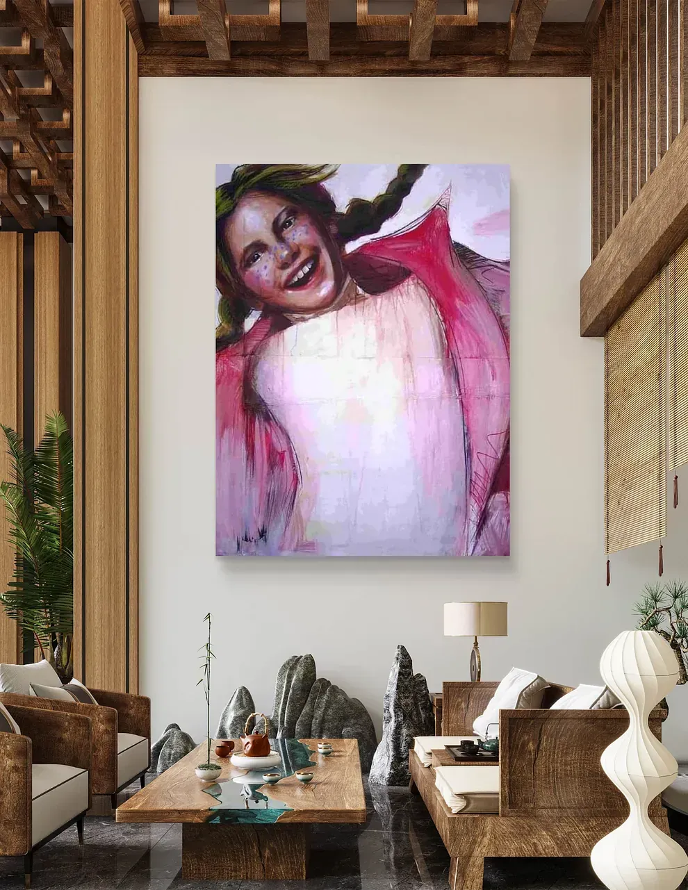 Un cuadro grande de una mujer está colgado en la pared de una sala de estar.