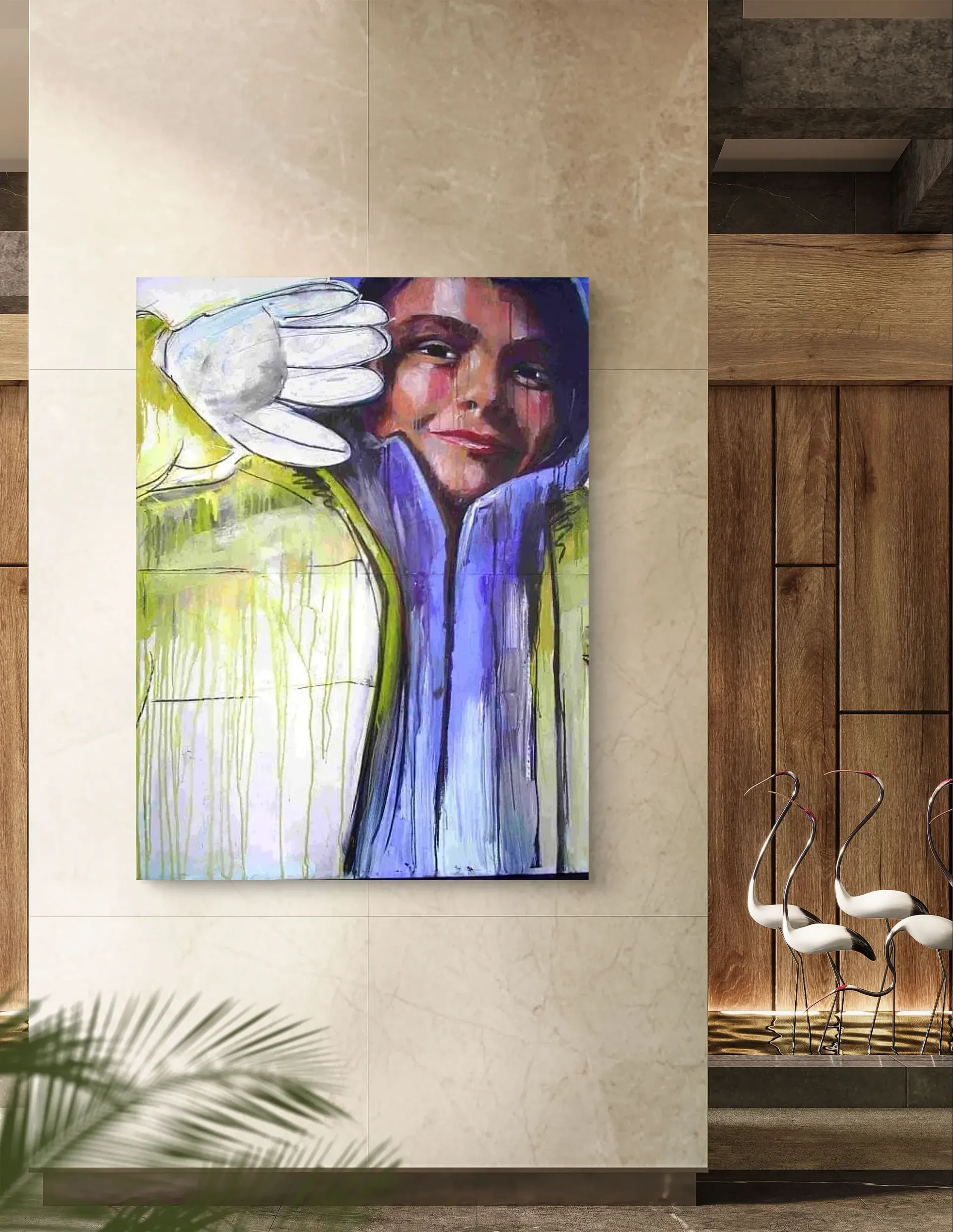 Un cuadro del rostro de una mujer está colgado en una pared.