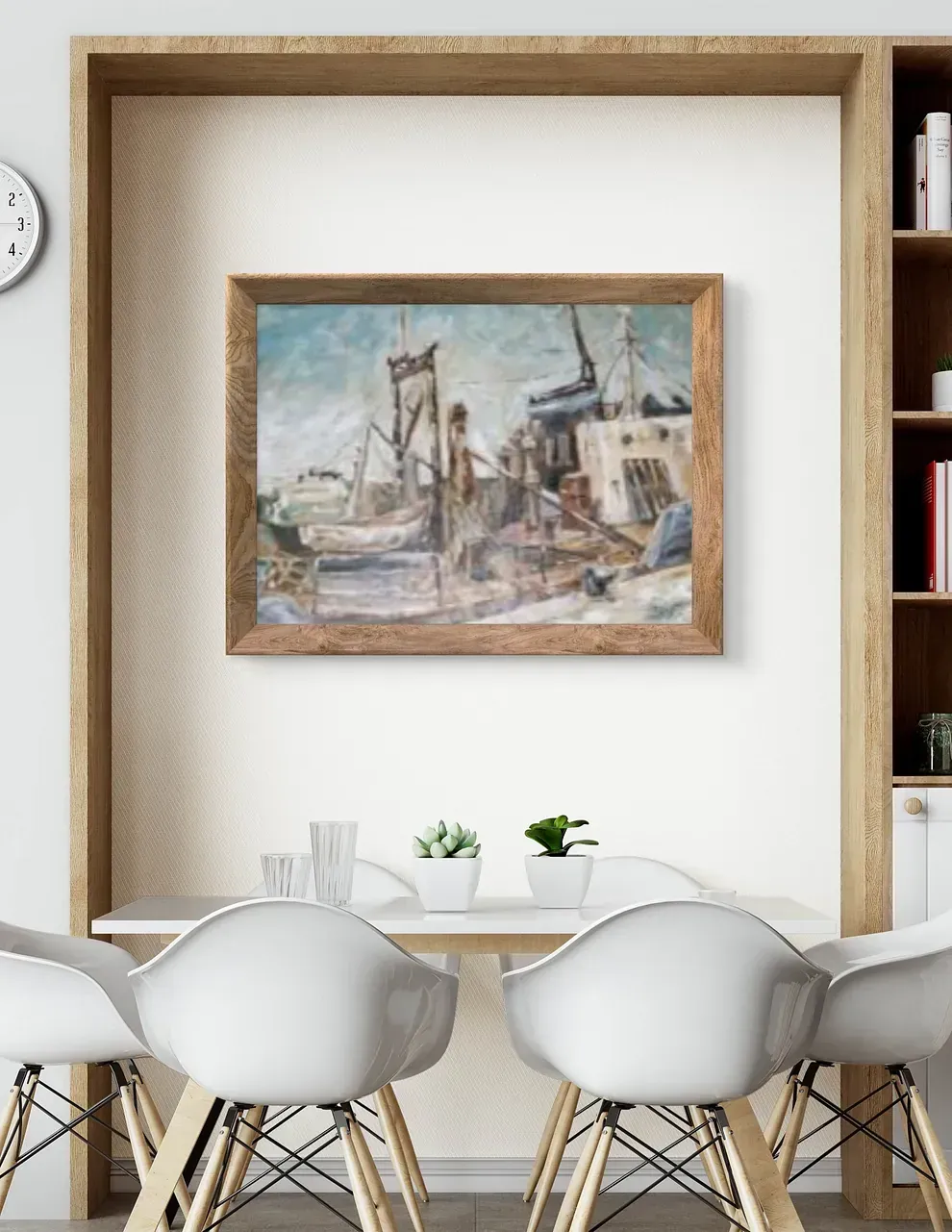 Un cuadro está colgado en una pared encima de una mesa de comedor y sillas.