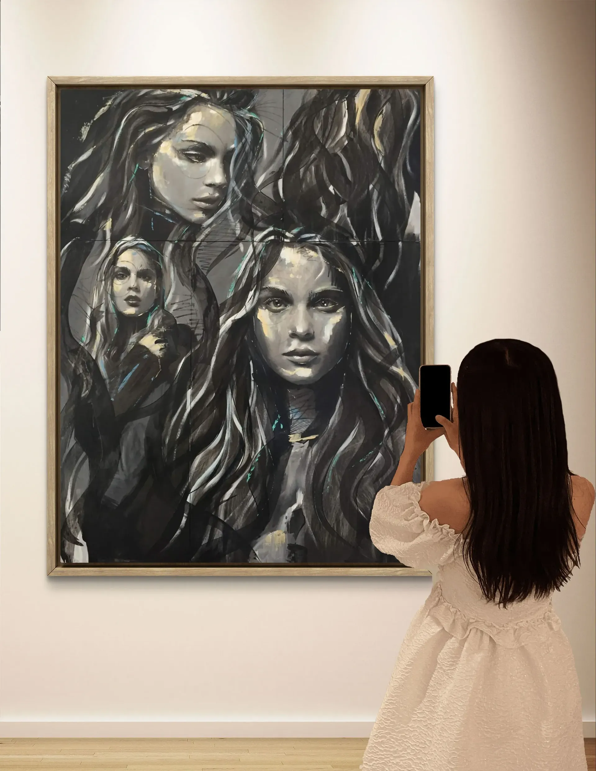Una mujer está tomando una fotografía de un cuadro con su teléfono.