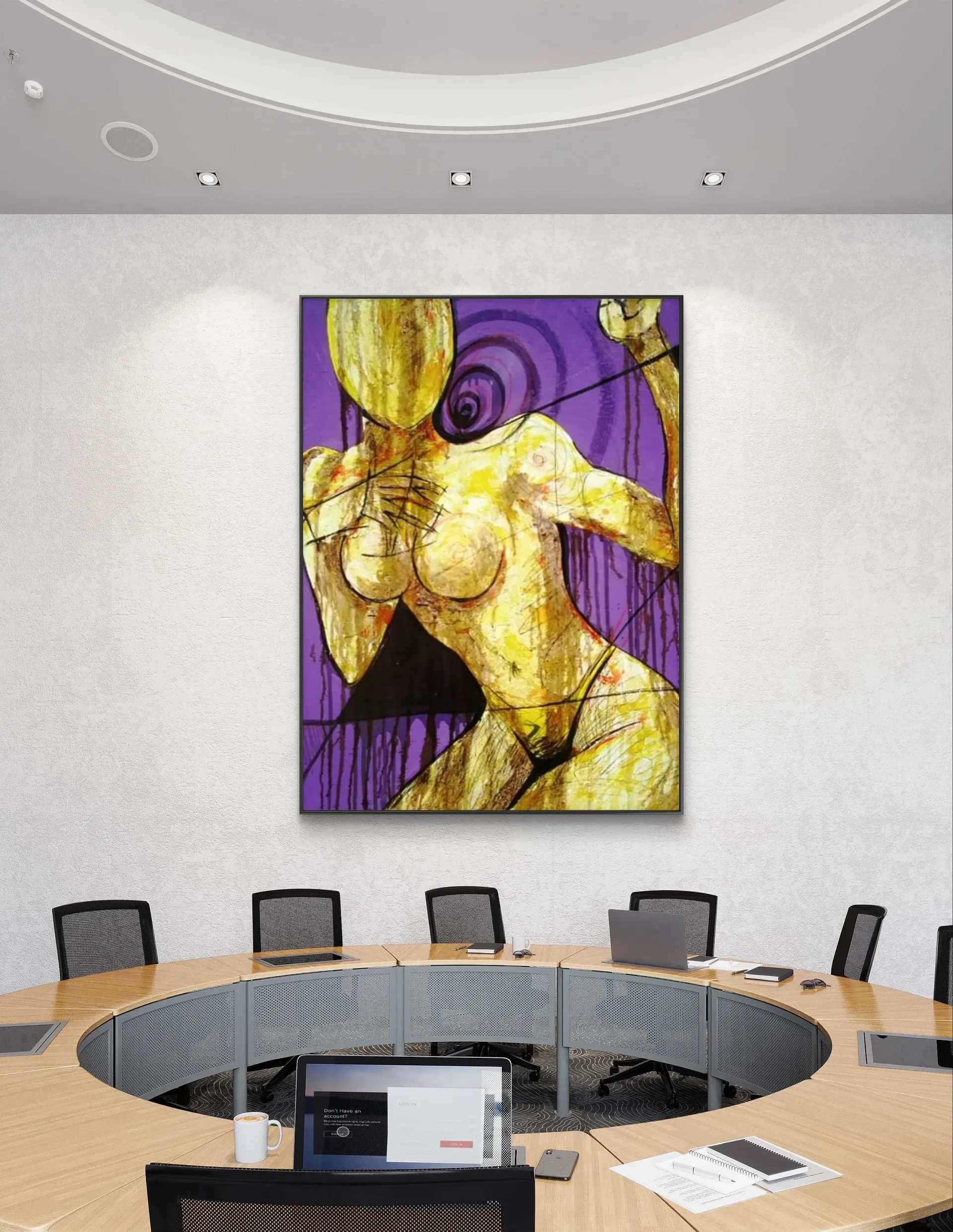 Una sala de conferencias con un gran cuadro de una mujer en la pared.