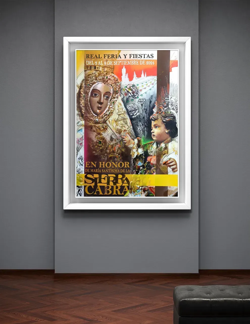 Un cartel enmarcado está colgado en una pared de una sala de estar.