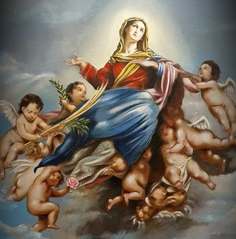 Una pintura de la Virgen María rodeada de querubines.