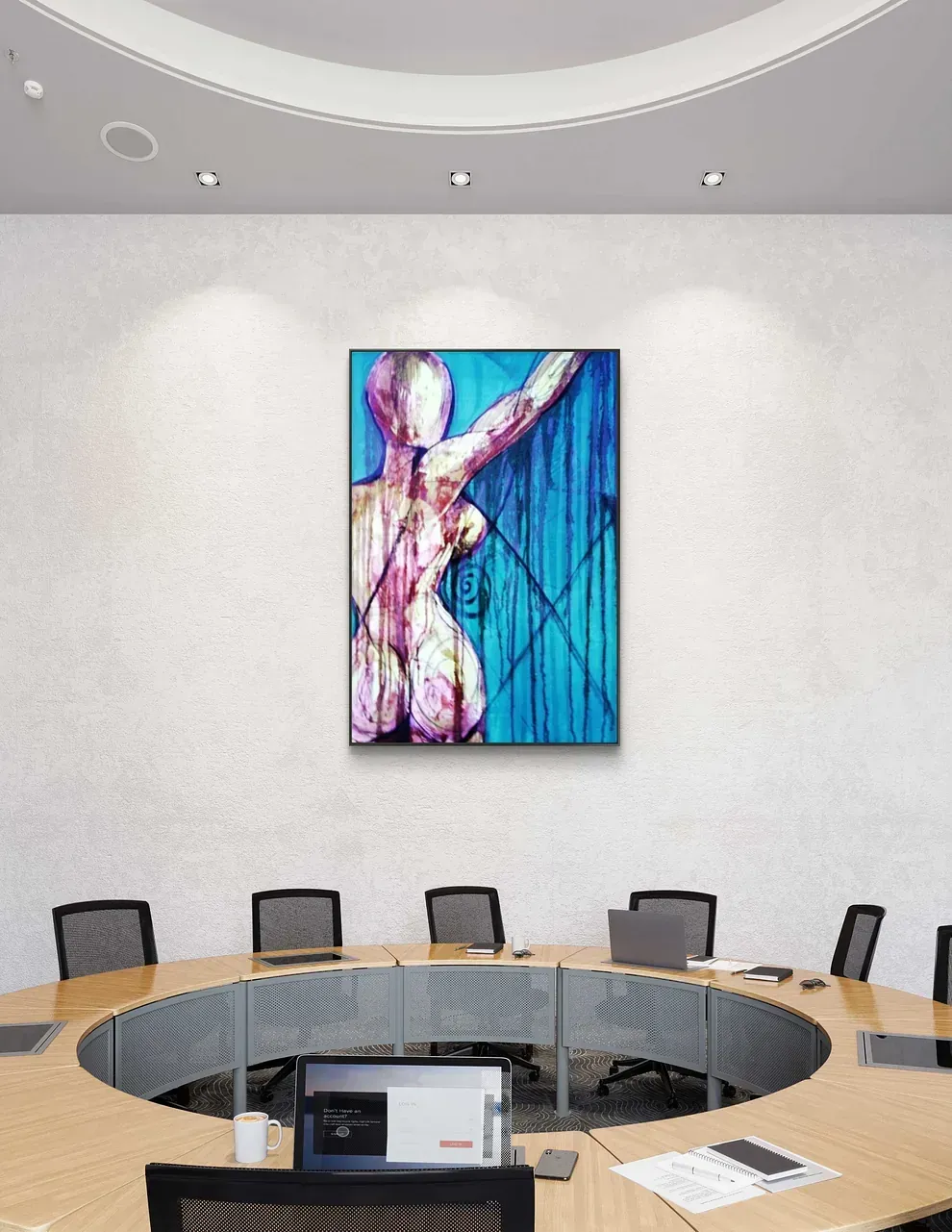 Una sala de conferencias con un gran cuadro en la pared.