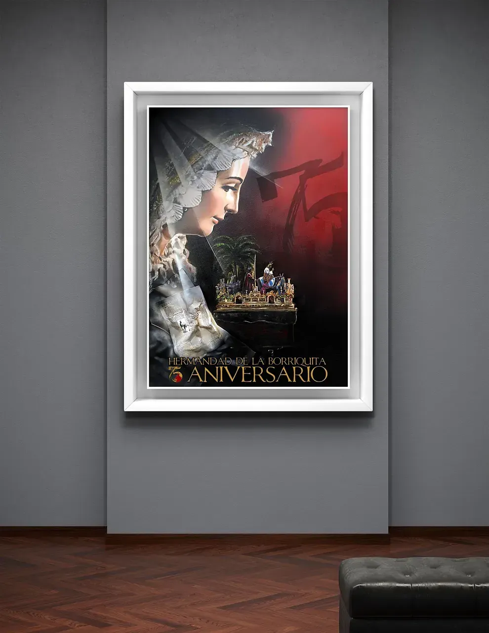 Un cuadro enmarcado de una mujer está colgado en una pared.