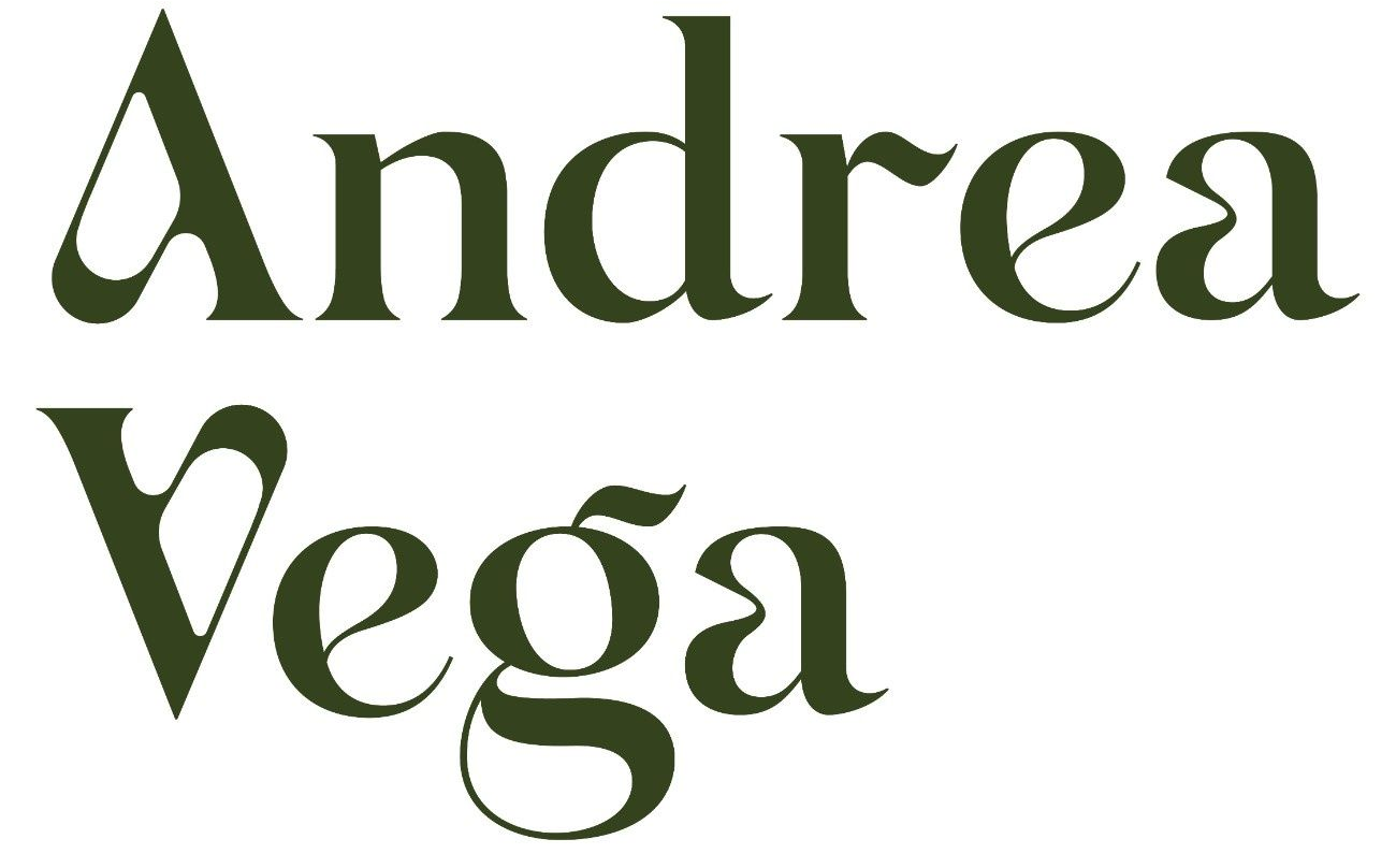 Andrea Vega en texto verde oscuro.