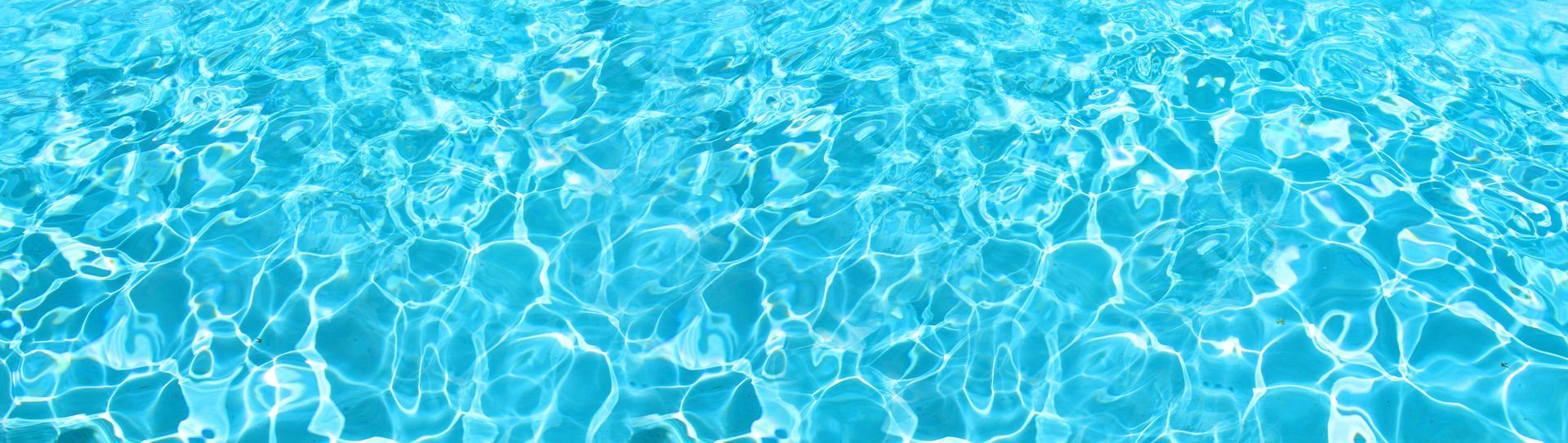 Eau bleue de piscine