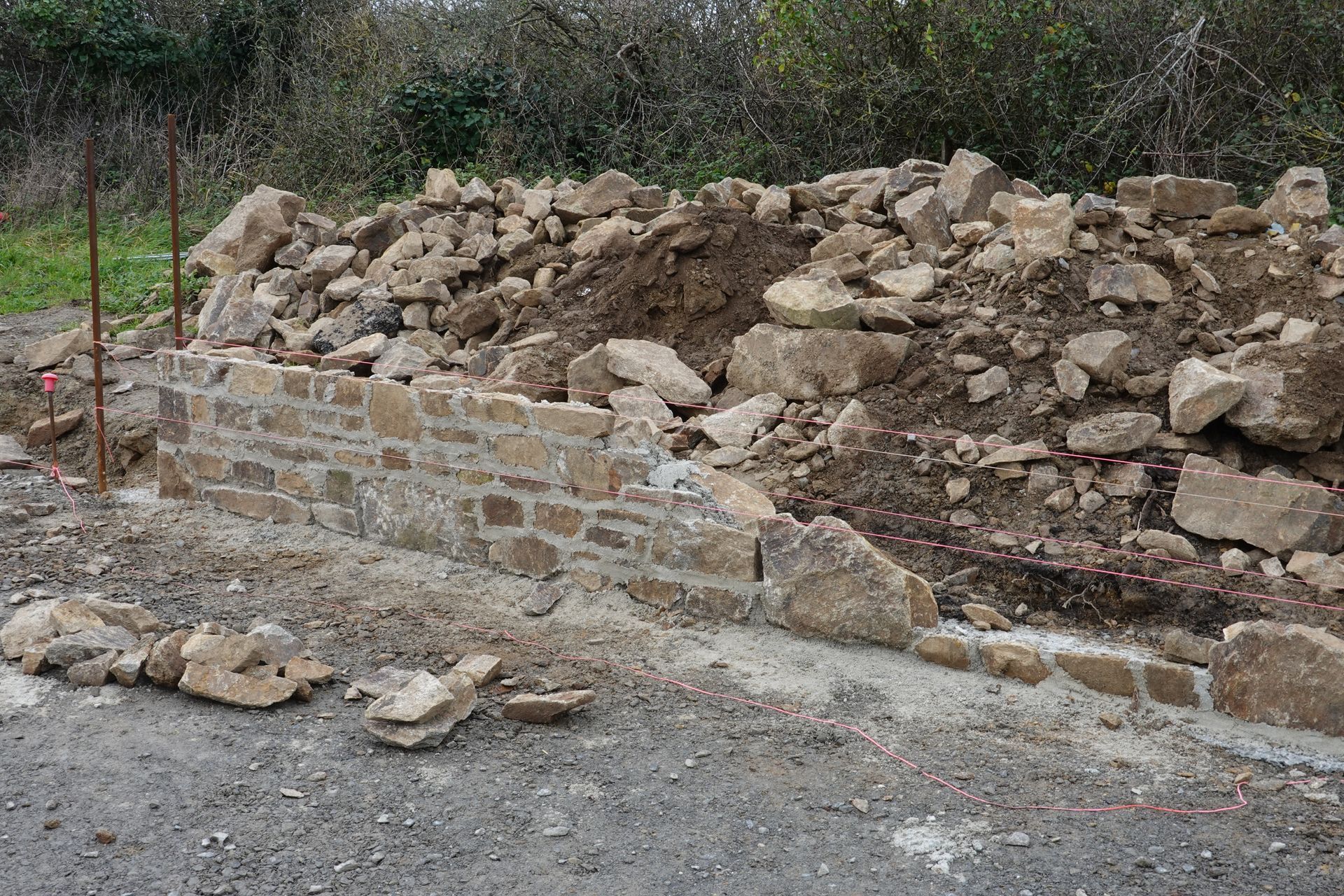 Muret en pierres maçonnées