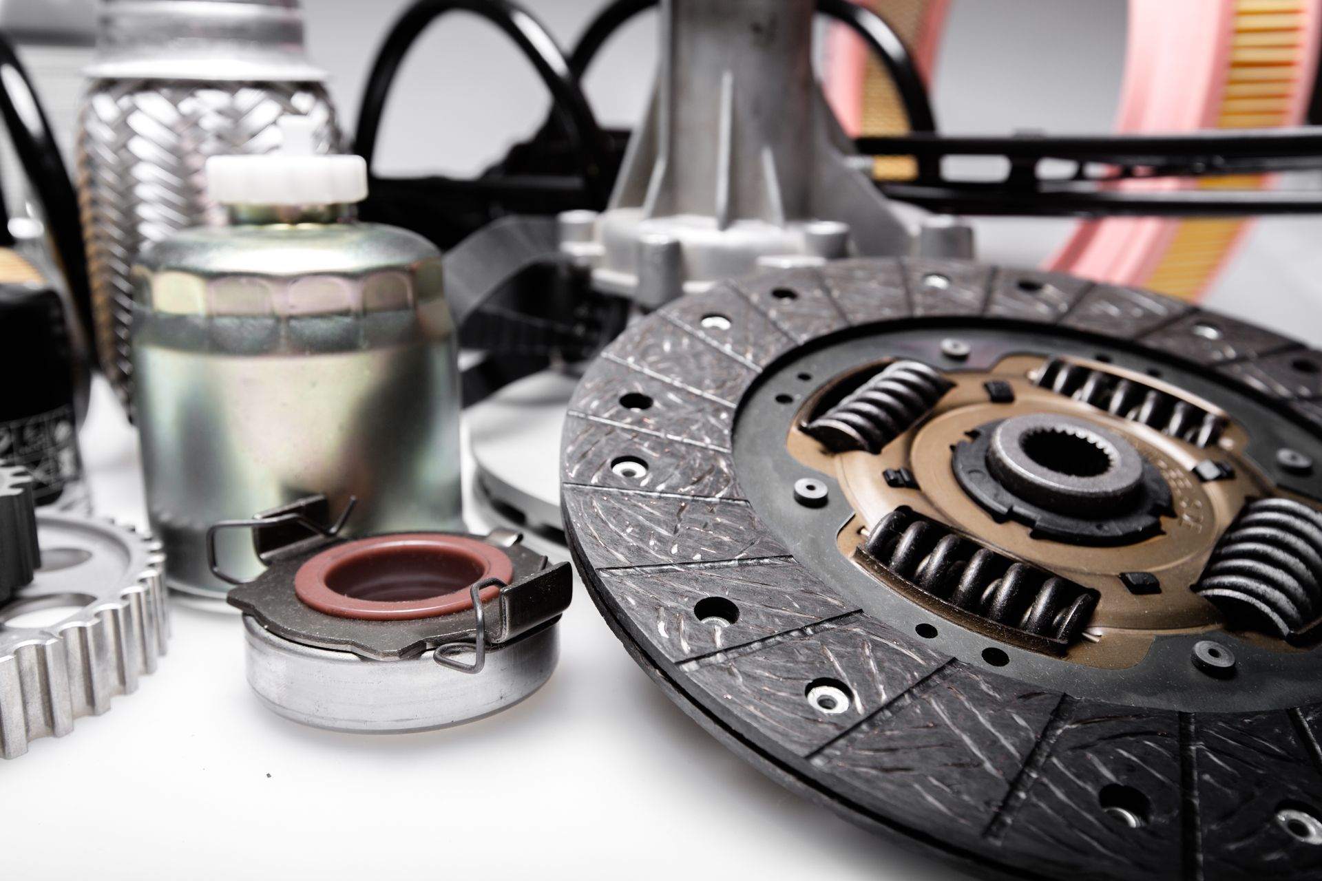 Autoersatzteile, Lager, Bremsscheibe und Werkzeug
