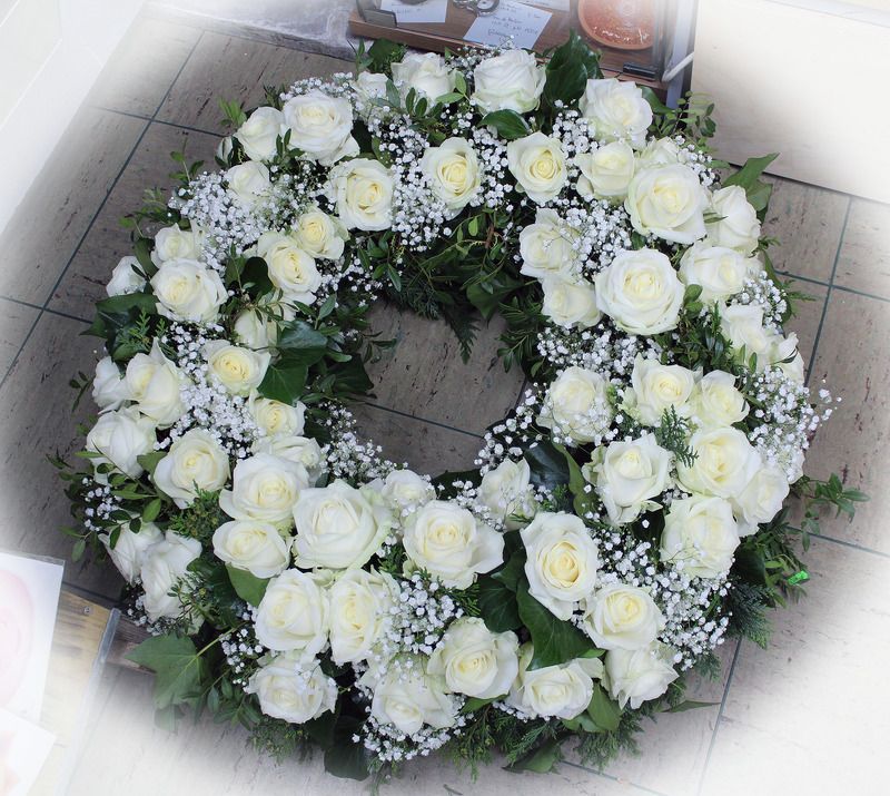 Blumenkranz für Trauerfeier von Blumen Tümmers aus Oberhausen