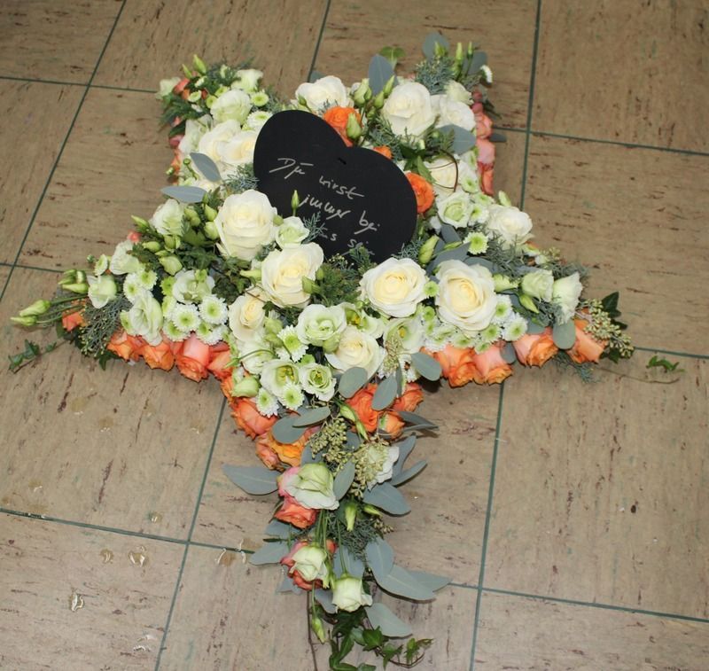 Blumengesteck für Trauerfeier von Blumen Tümmers aus Oberhausen