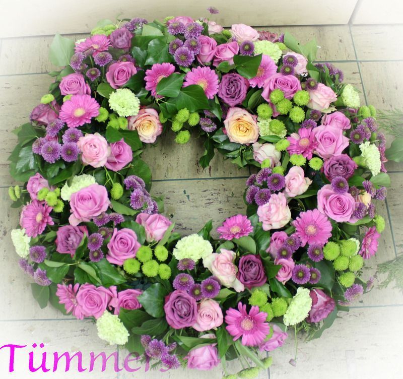 Blumenkranz für Trauerfeier von Blumen Tümmers aus Oberhausen
