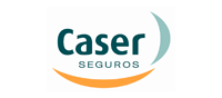 Logotipo de Caser Seguros: texto de color verde azulado oscuro con una media luna azul claro a la derecha y un arco naranja debajo.