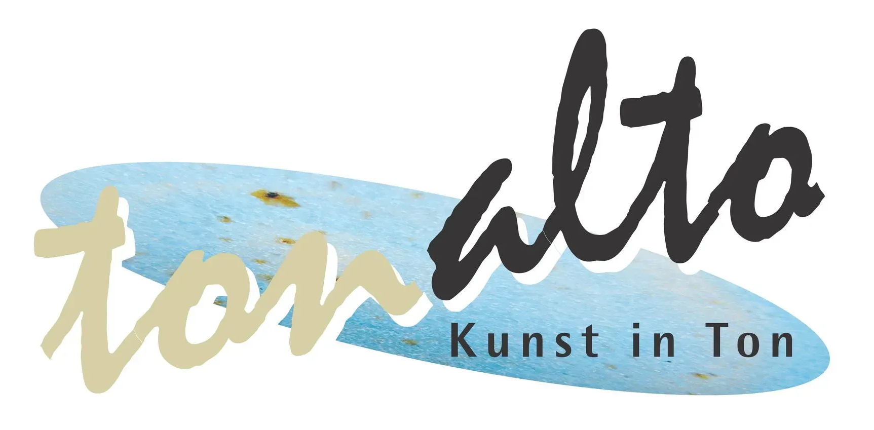 Stilisiertes Logo mit der Aufschrift „tonalto“ und darunter „Kunst in Ton“ auf hellblauem, ovalem Hintergrund