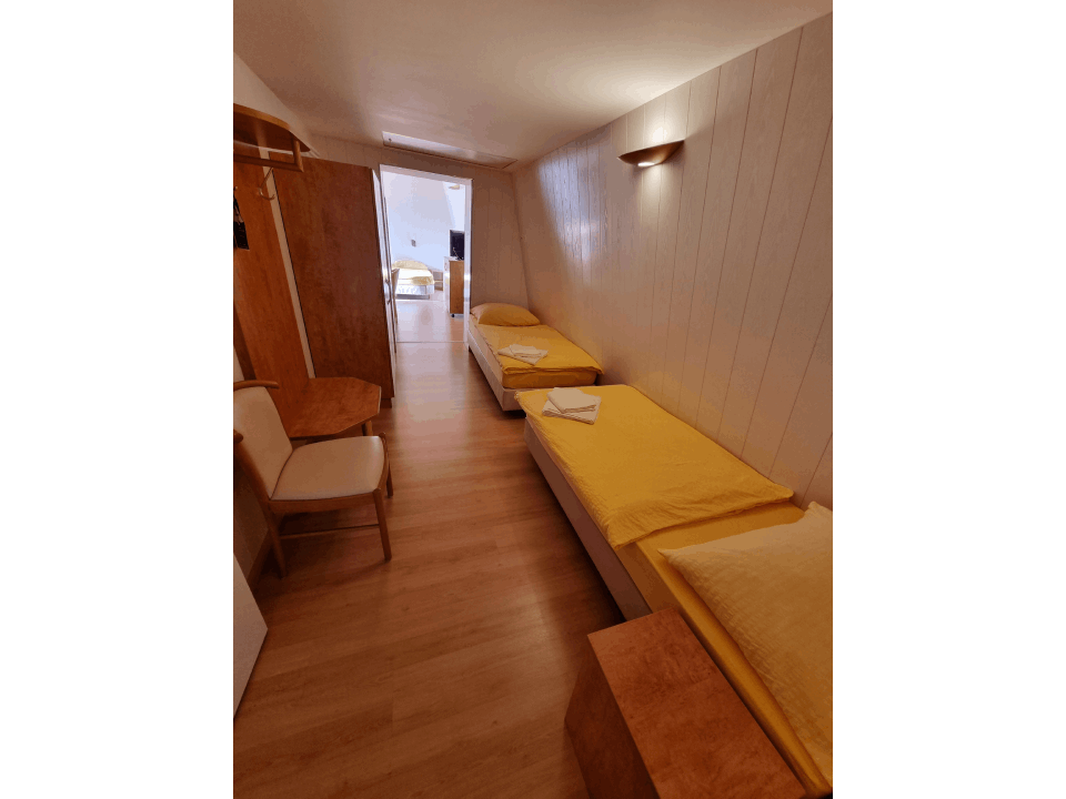 Hotelzimmer mit 4 Betten