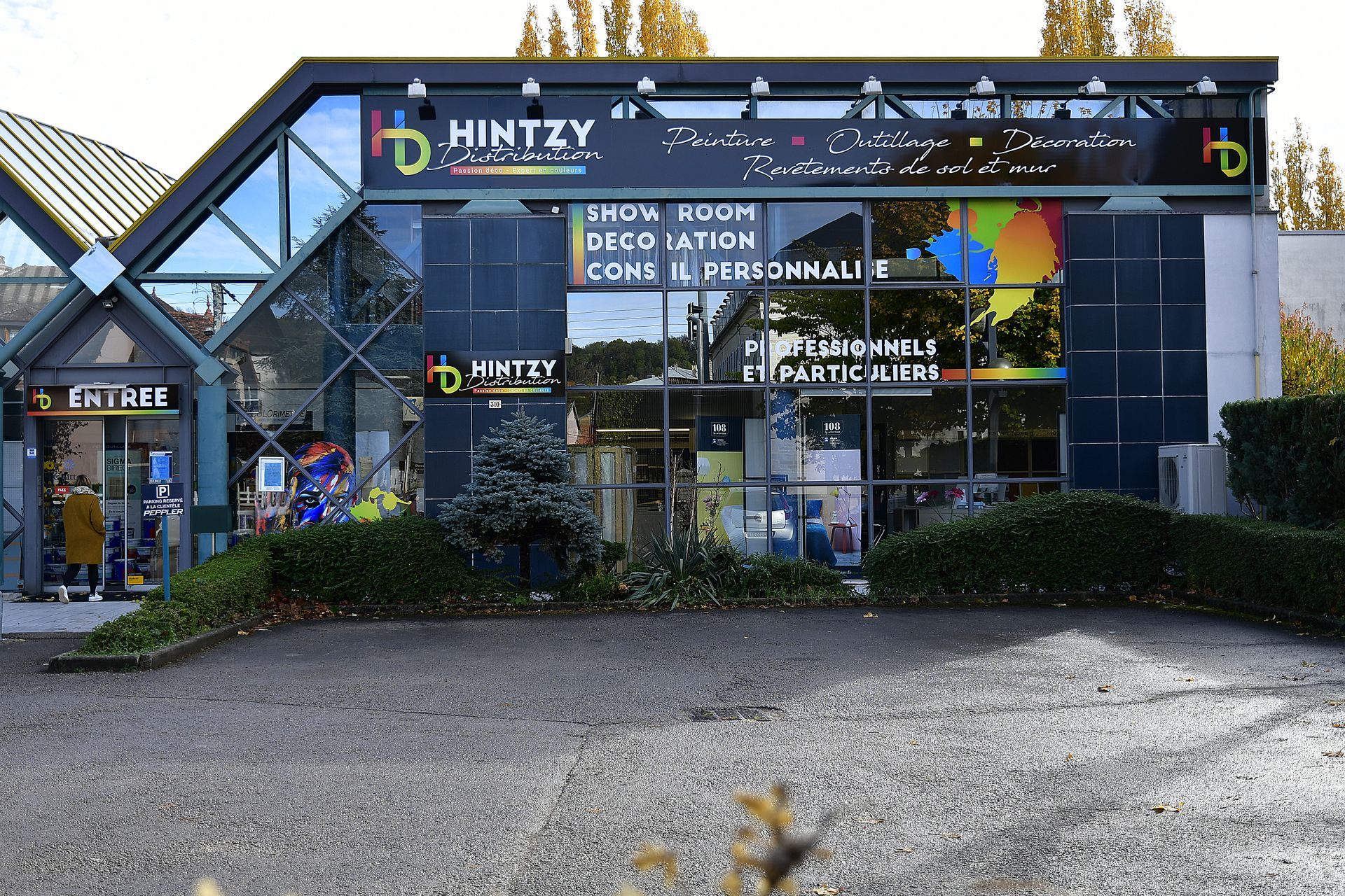 Devanture du magasin Hintzy Distribution de Lons-le-Saunier