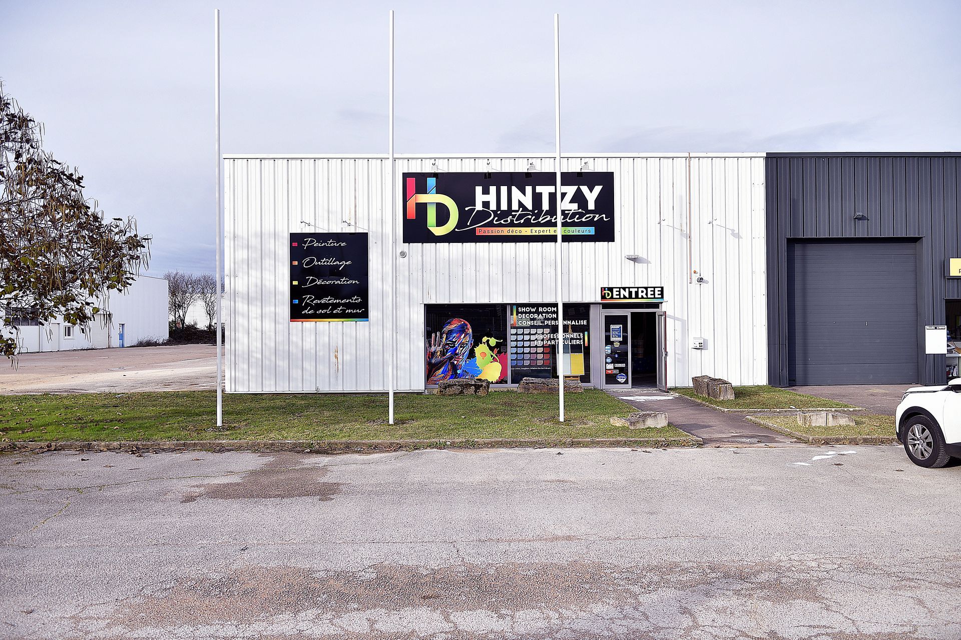 Devanture du magasin Hintzy Distribution près de Chalon-sur-Saône