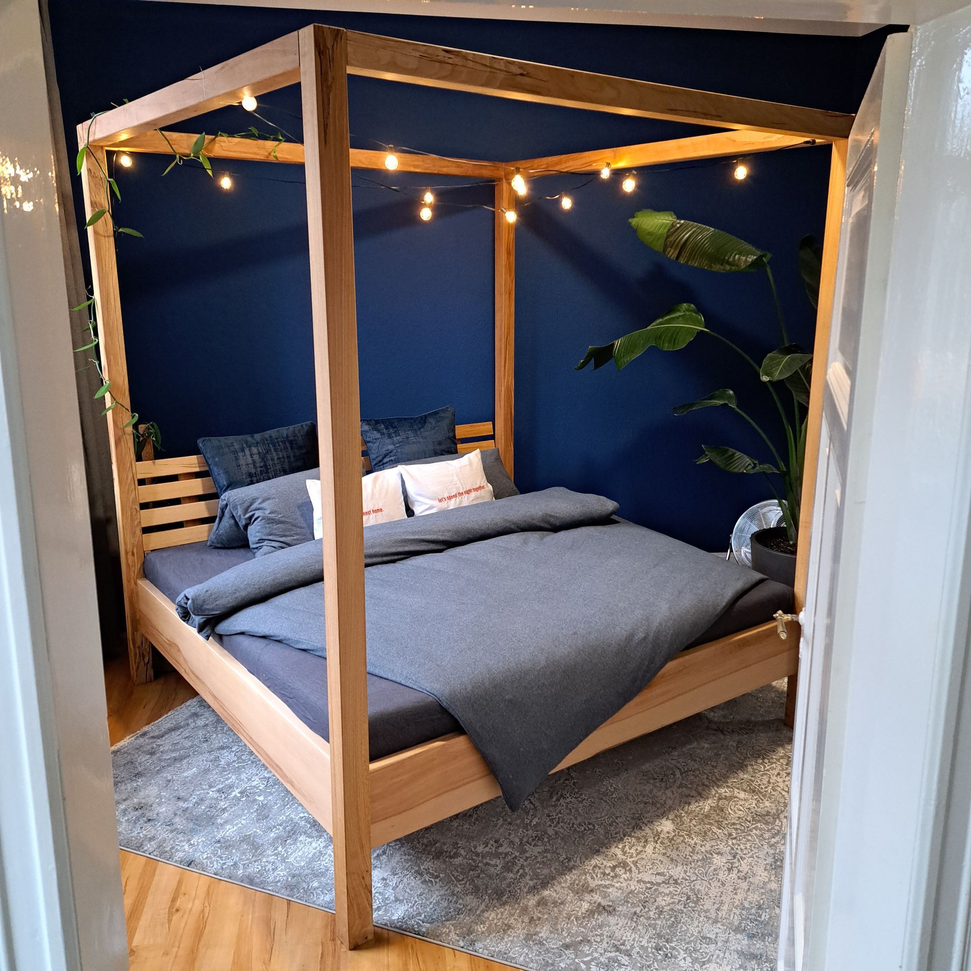 Bettgestell mit Hochpfosten für Himmelbett