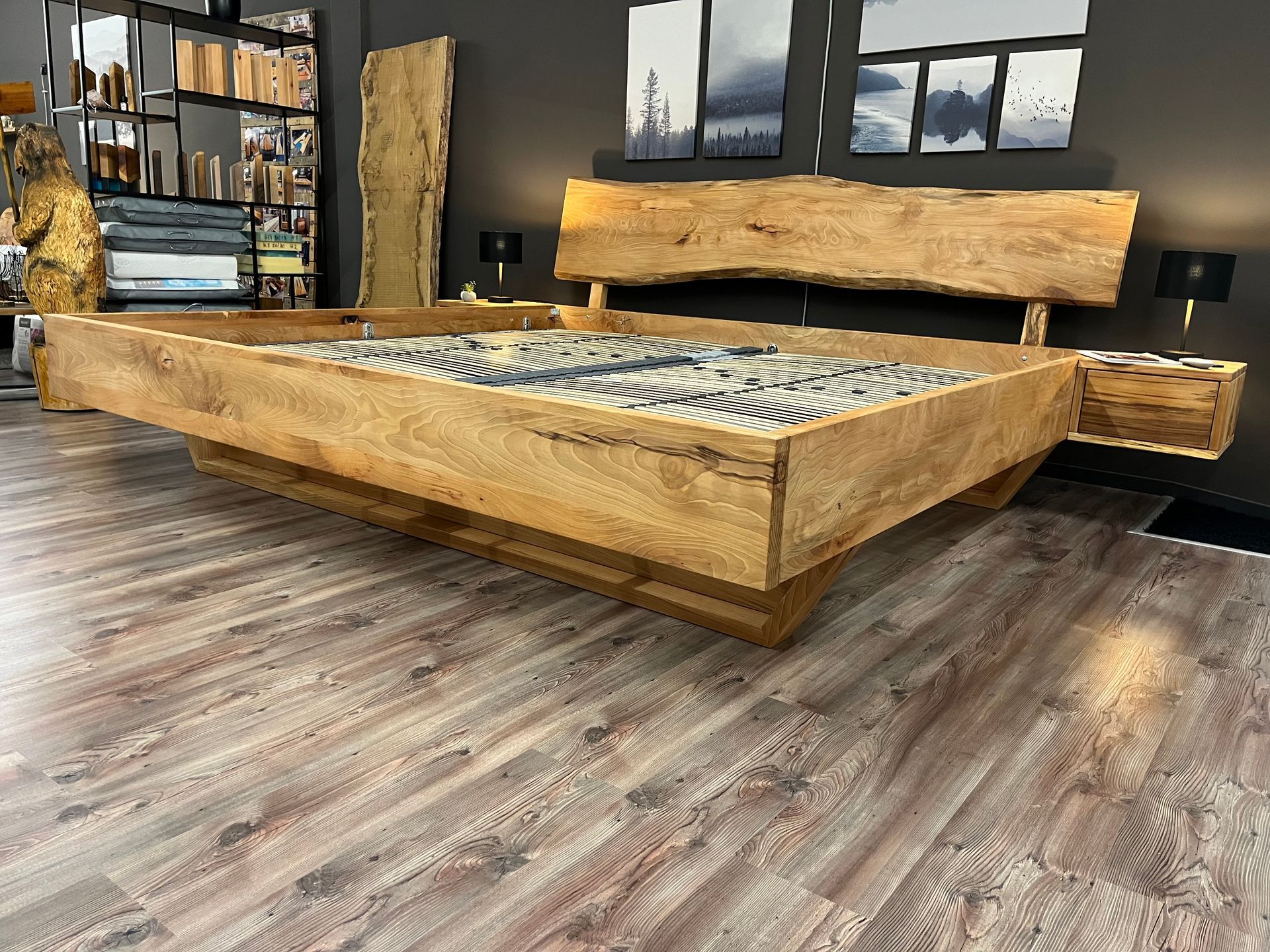 Familienbett 240x220cm Überlänge Kernbuche mit Holzkufen und Nachtkonsolen