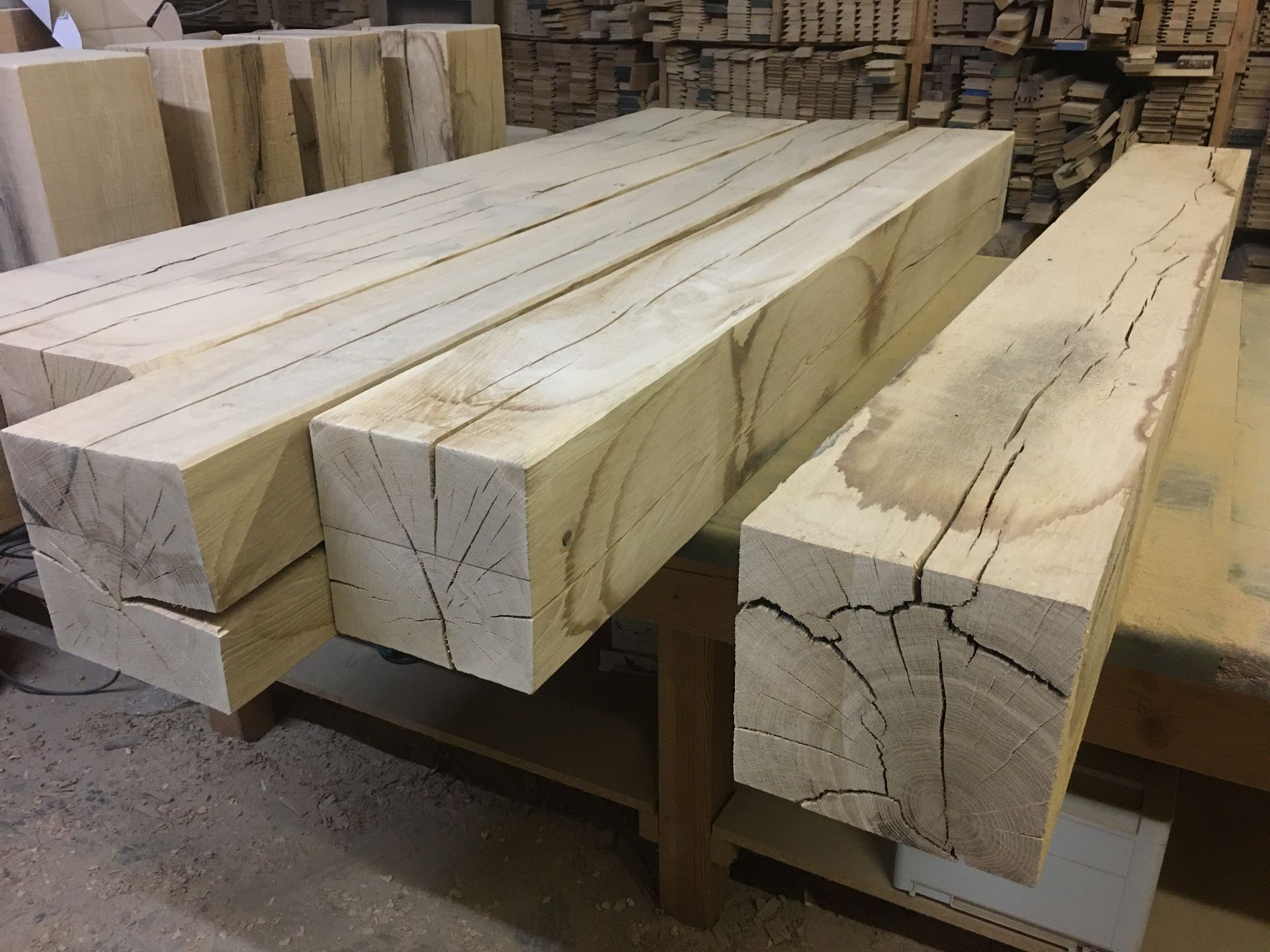 Holzbalken zur Herstellung von Familienbetten