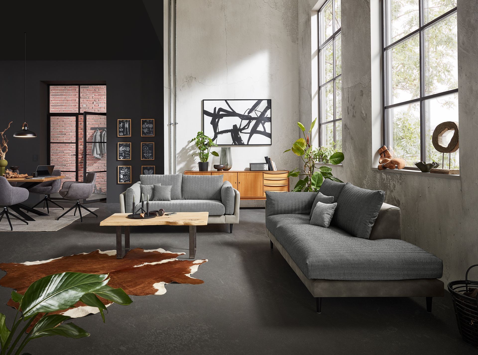 Wohn- und Esszimmermöbel im Showroom von Möbel Specht und Gowld in Bünde