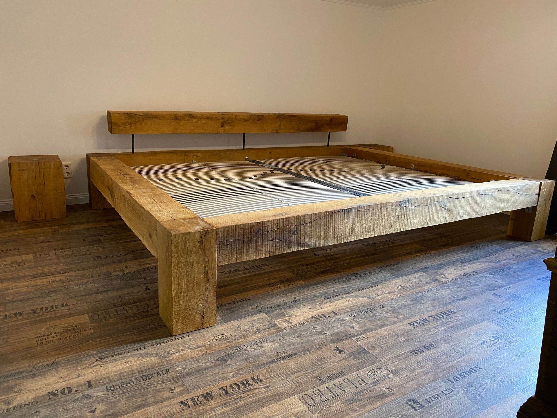 Holzbettrahmen