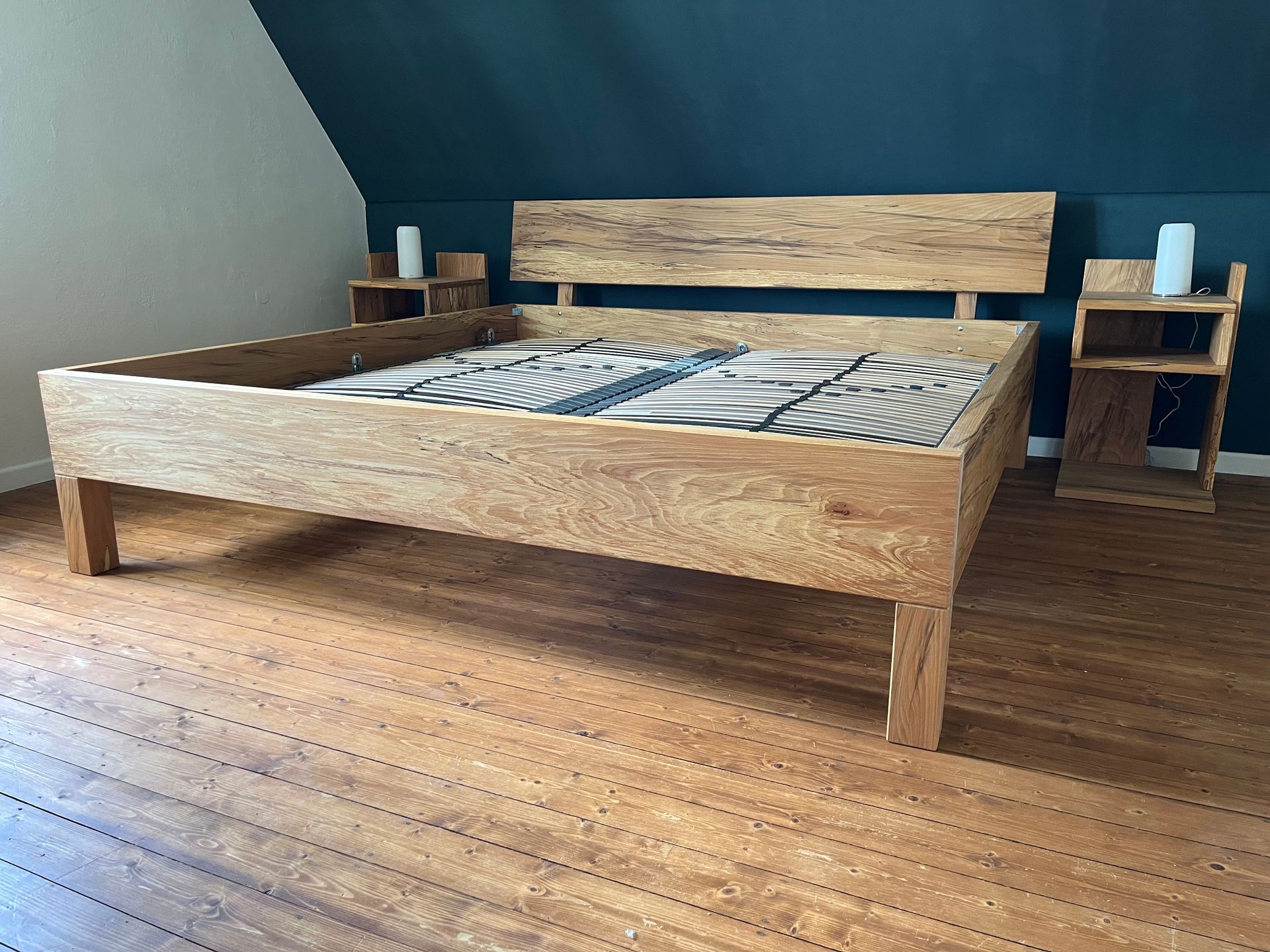 Holzbettrahmen