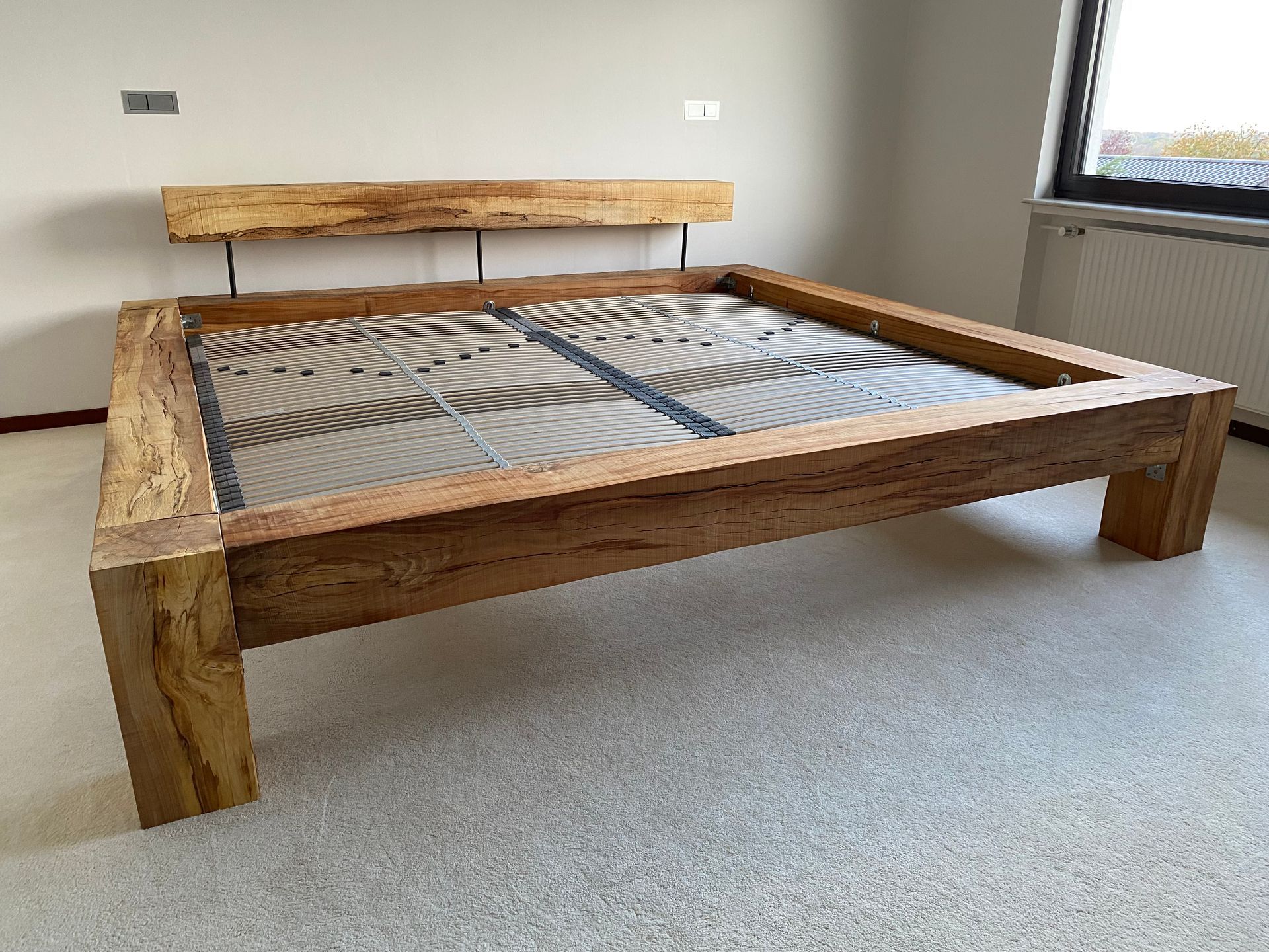 Holzbettrahmen
