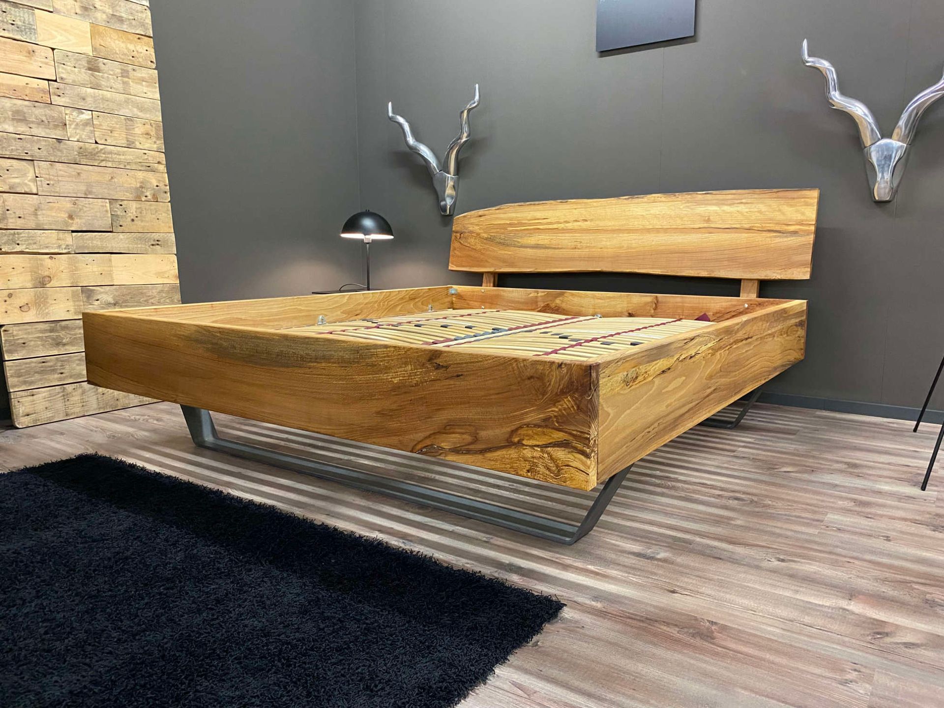 Massivholzbett Modell Tore Kernbuche