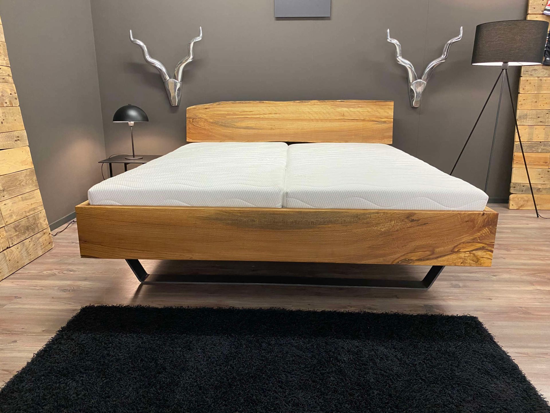 Massivholzbett Modell Tore Kernbuche