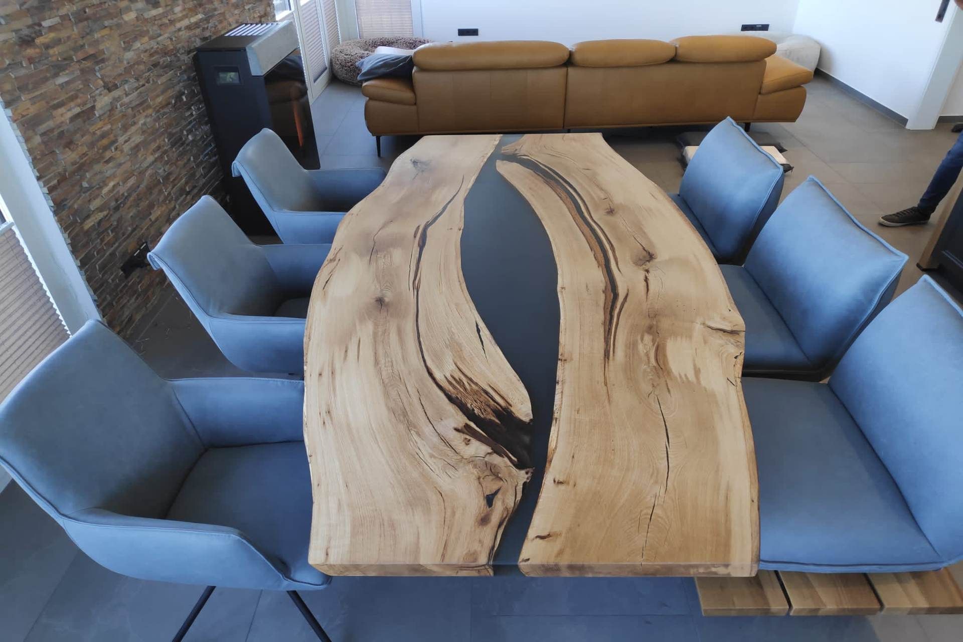 Schlafzimmermöbel mit einem Bett aus Naturholz, Nachtischen und Schlafsystem von Möbel Specht